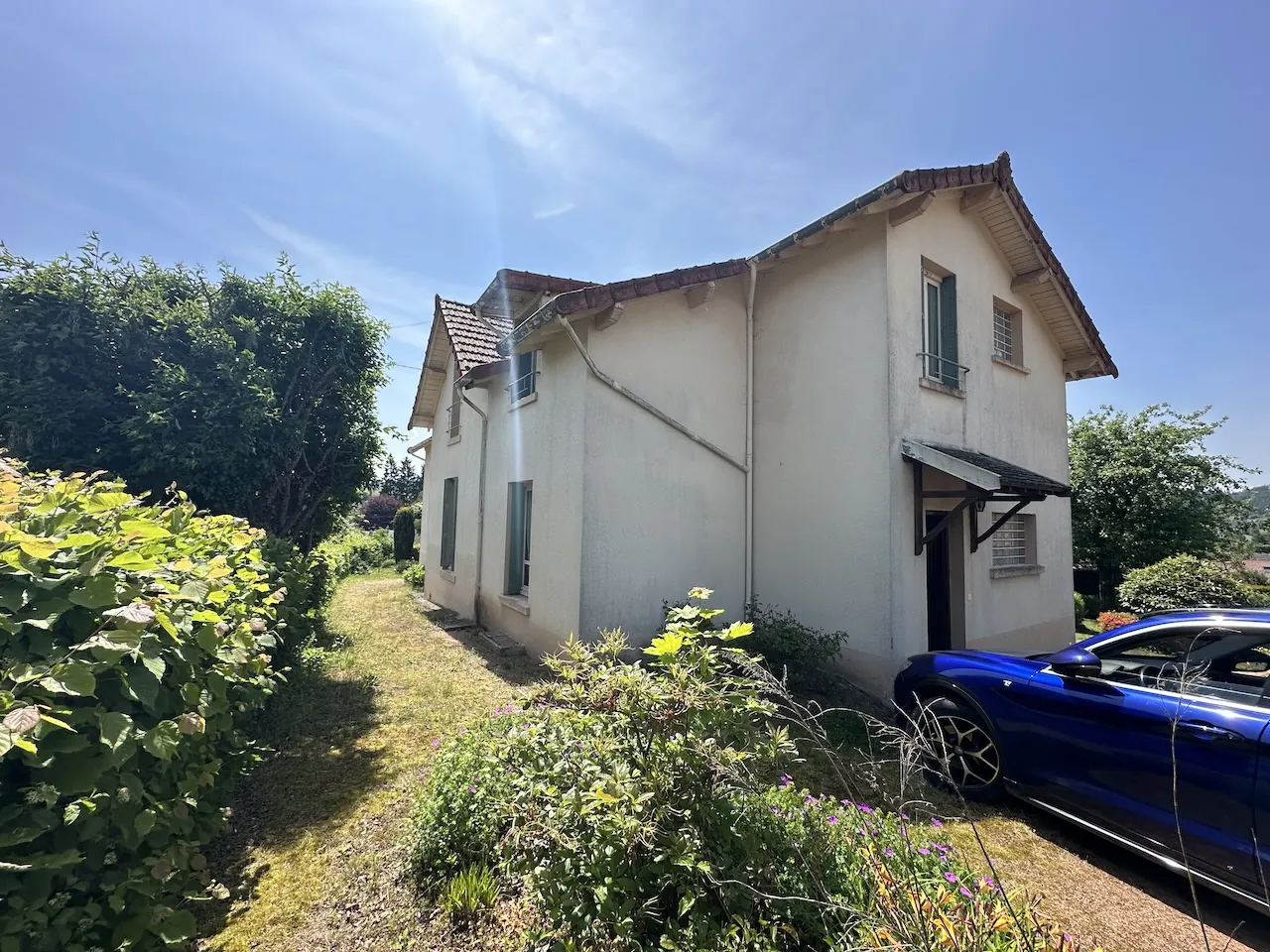Belle maison familiale à Chauffailles avec grand terrain et dépendances 
