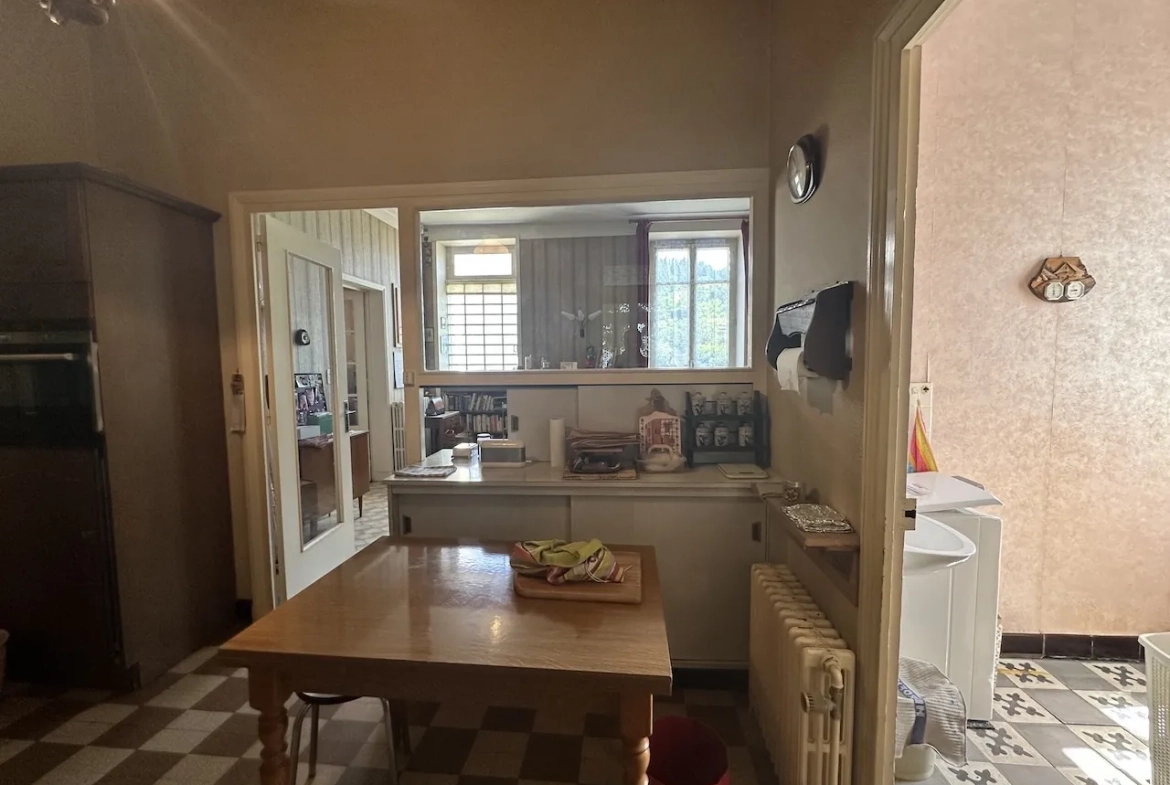 Belle maison familiale à Chauffailles avec grand terrain et dépendances 