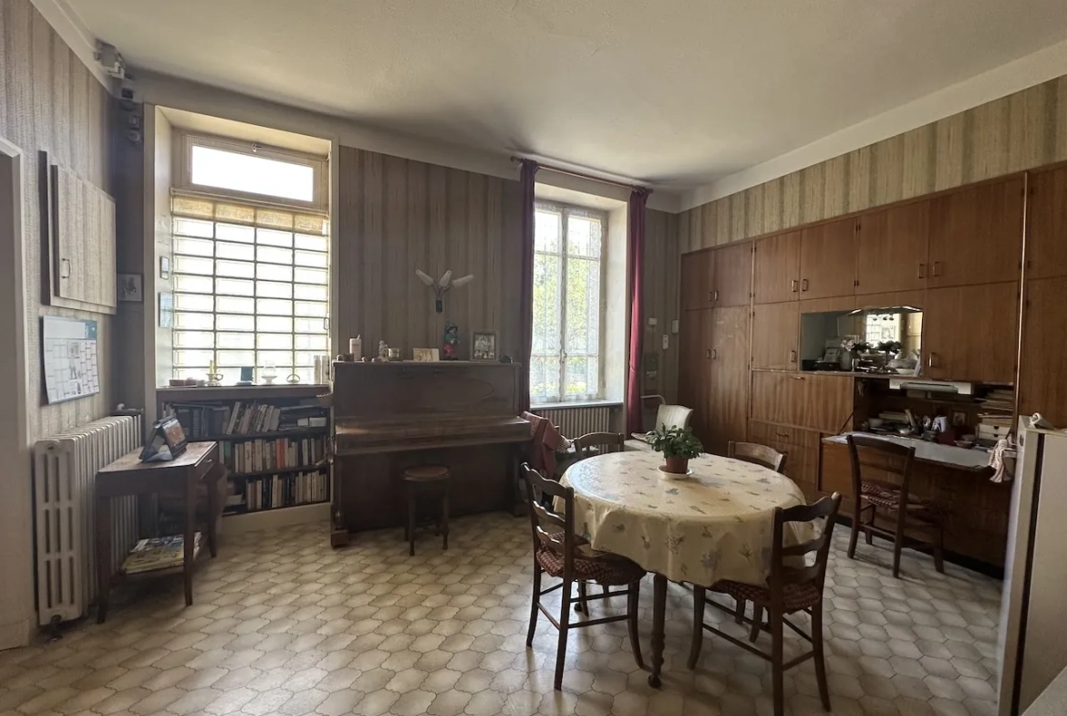 Belle maison familiale à Chauffailles avec grand terrain et dépendances 