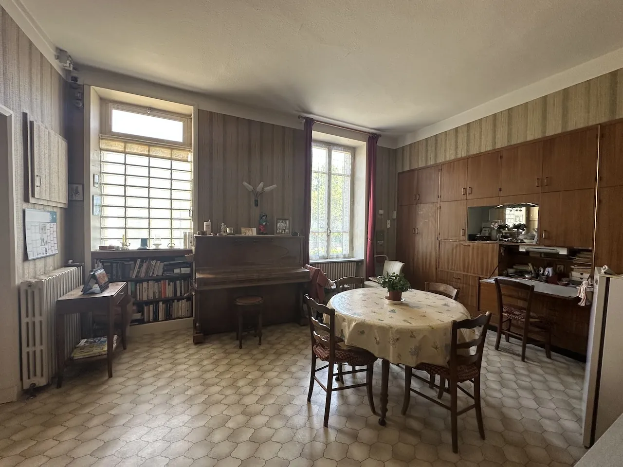 Belle maison familiale à Chauffailles avec grand terrain et dépendances 