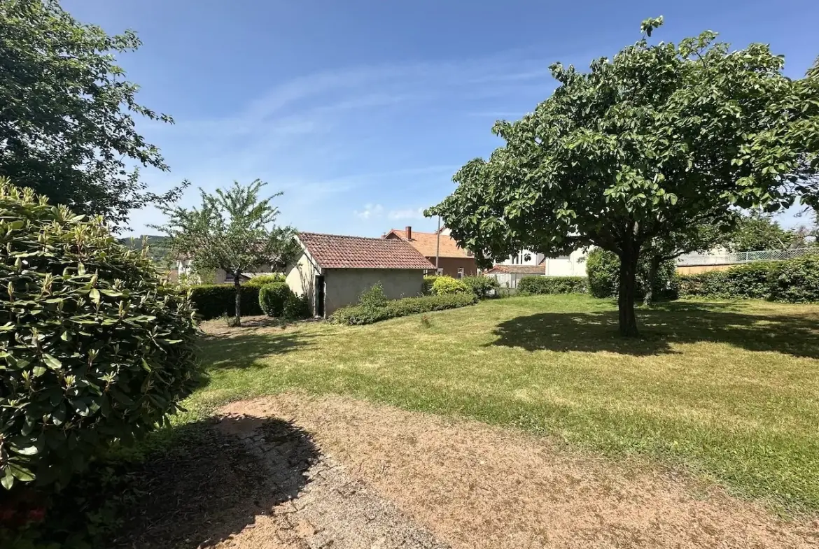 Belle maison familiale à Chauffailles avec grand terrain et dépendances 