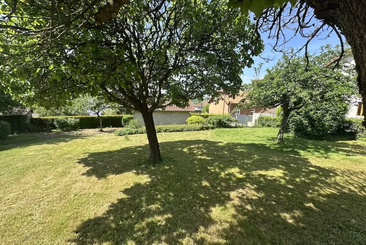 Belle maison familiale à Chauffailles avec grand terrain et dépendances 