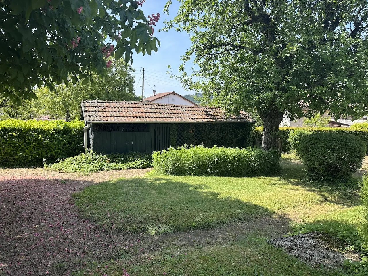 Belle maison familiale à Chauffailles avec grand terrain et dépendances 