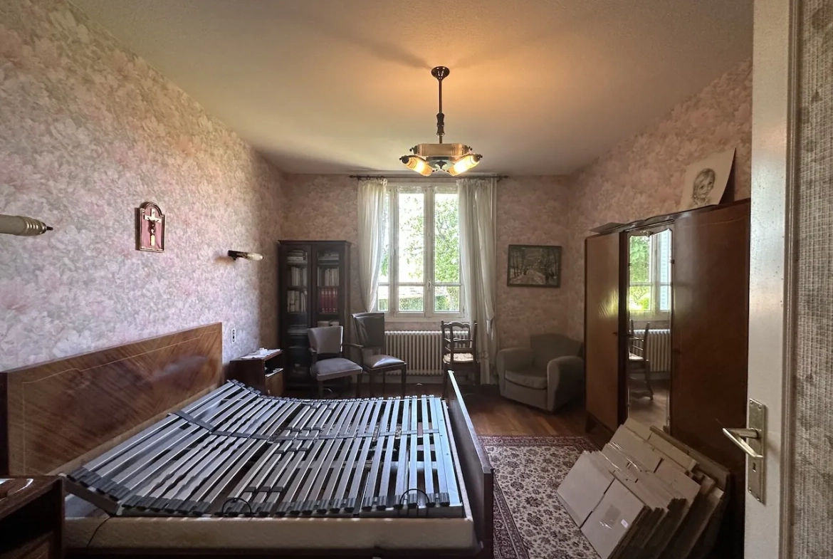 Belle maison familiale à Chauffailles avec grand terrain et dépendances 