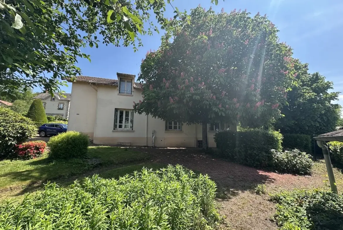 Belle maison familiale à Chauffailles avec grand terrain et dépendances 