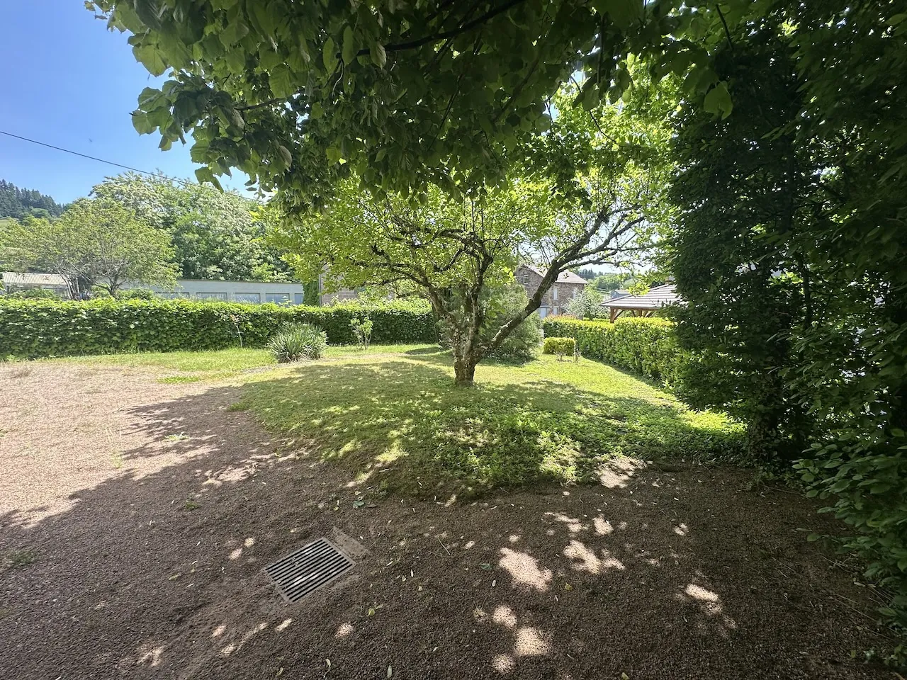 Belle maison familiale à Chauffailles avec grand terrain et dépendances 