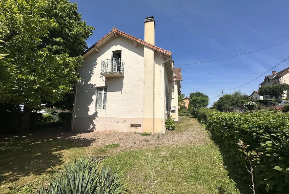 Belle maison familiale à Chauffailles avec grand terrain et dépendances 