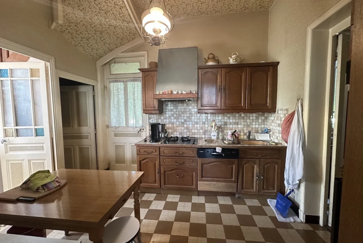 Belle maison familiale à Chauffailles avec grand terrain et dépendances 