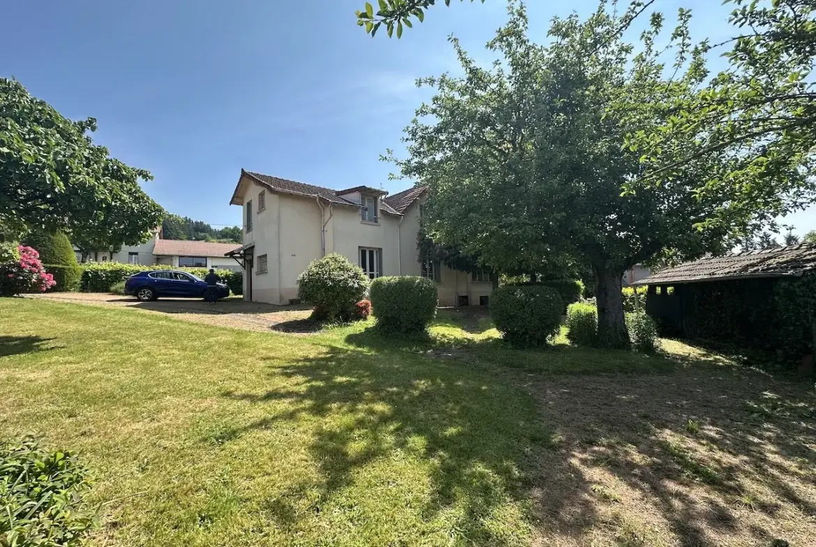 Belle maison familiale à Chauffailles avec grand terrain et dépendances 