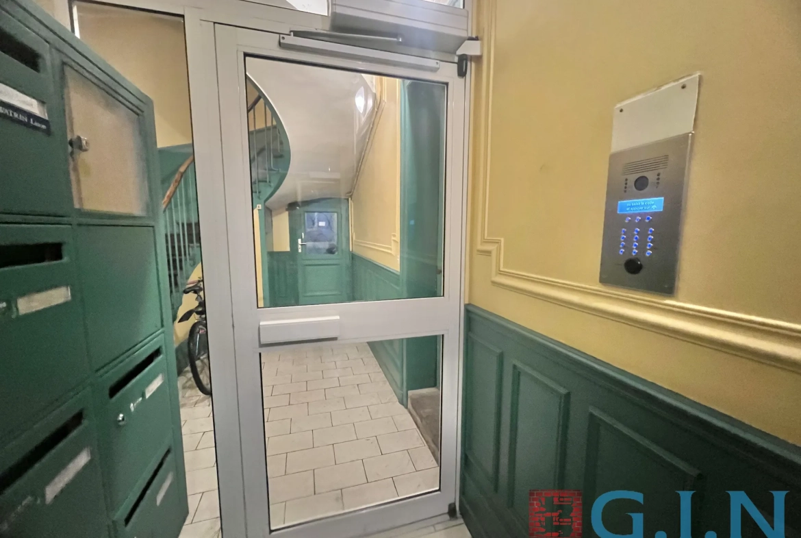 Appartement T1 lumineux de 37,30 m² à vendre à Rouen, secteur Place Saint-Marc 