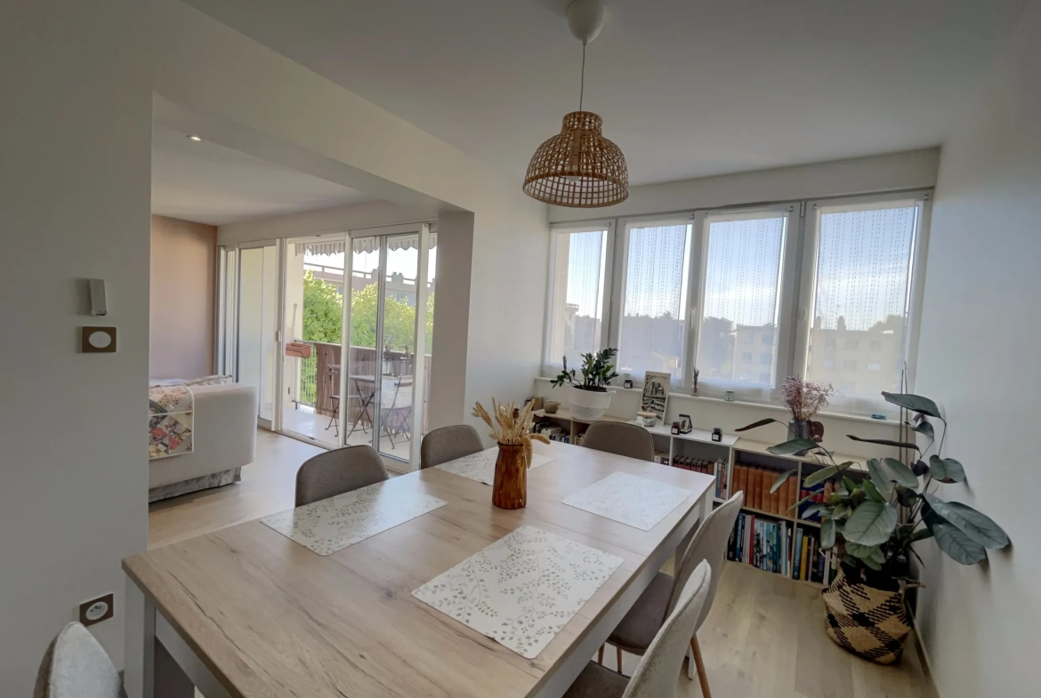Appartement de 66 m² à Guilherand-Granges avec balcon et garage 