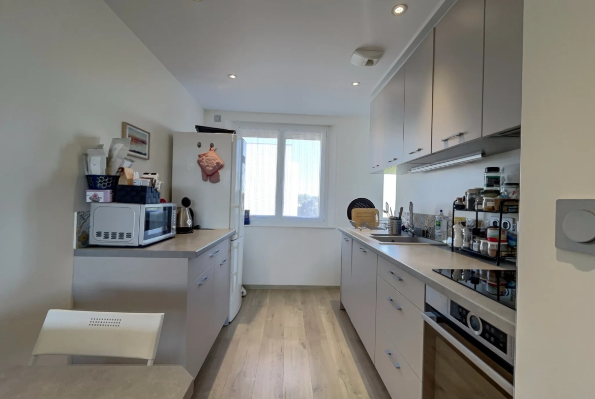 Appartement de 66 m² à Guilherand-Granges avec balcon et garage 