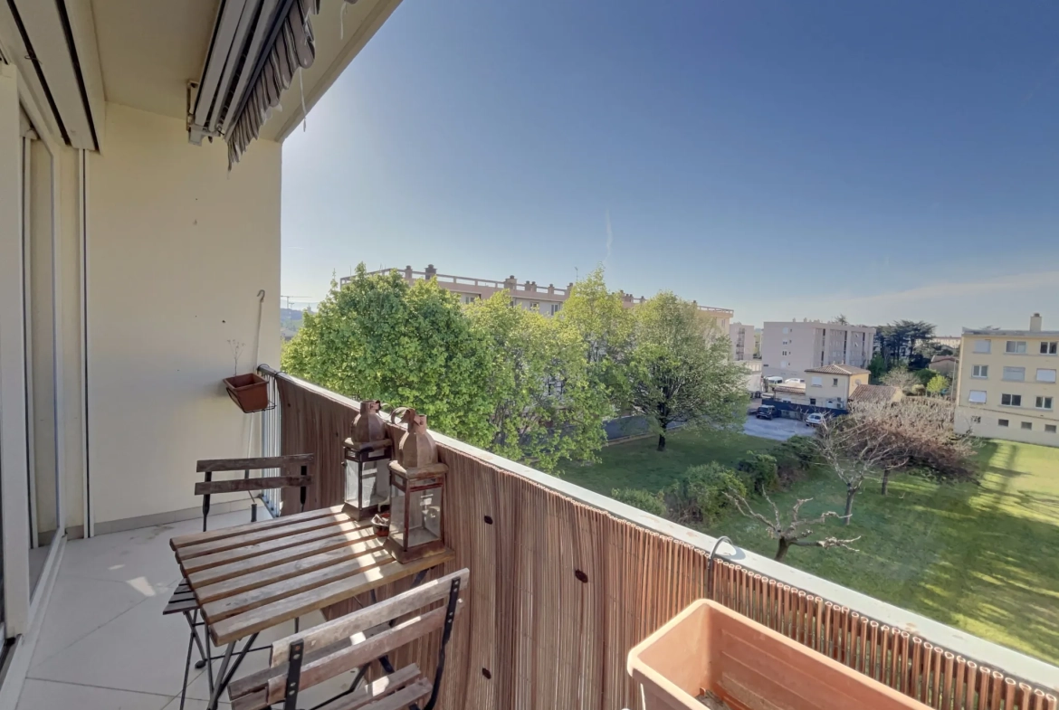 Appartement de 66 m² à Guilherand-Granges avec balcon et garage 
