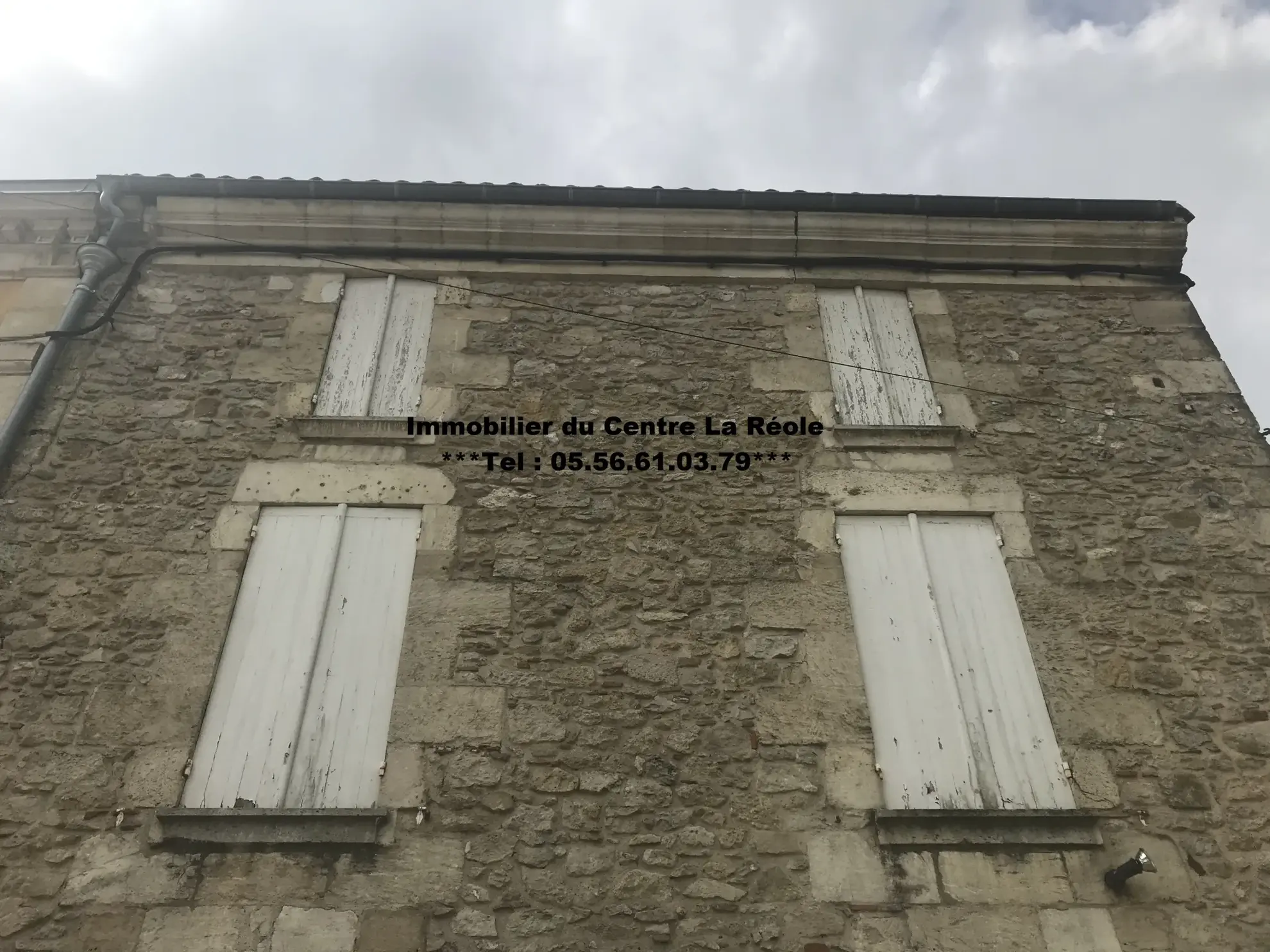 Immeuble en pierre de 370 m² au centre de La Réole, idéal pour investissement 