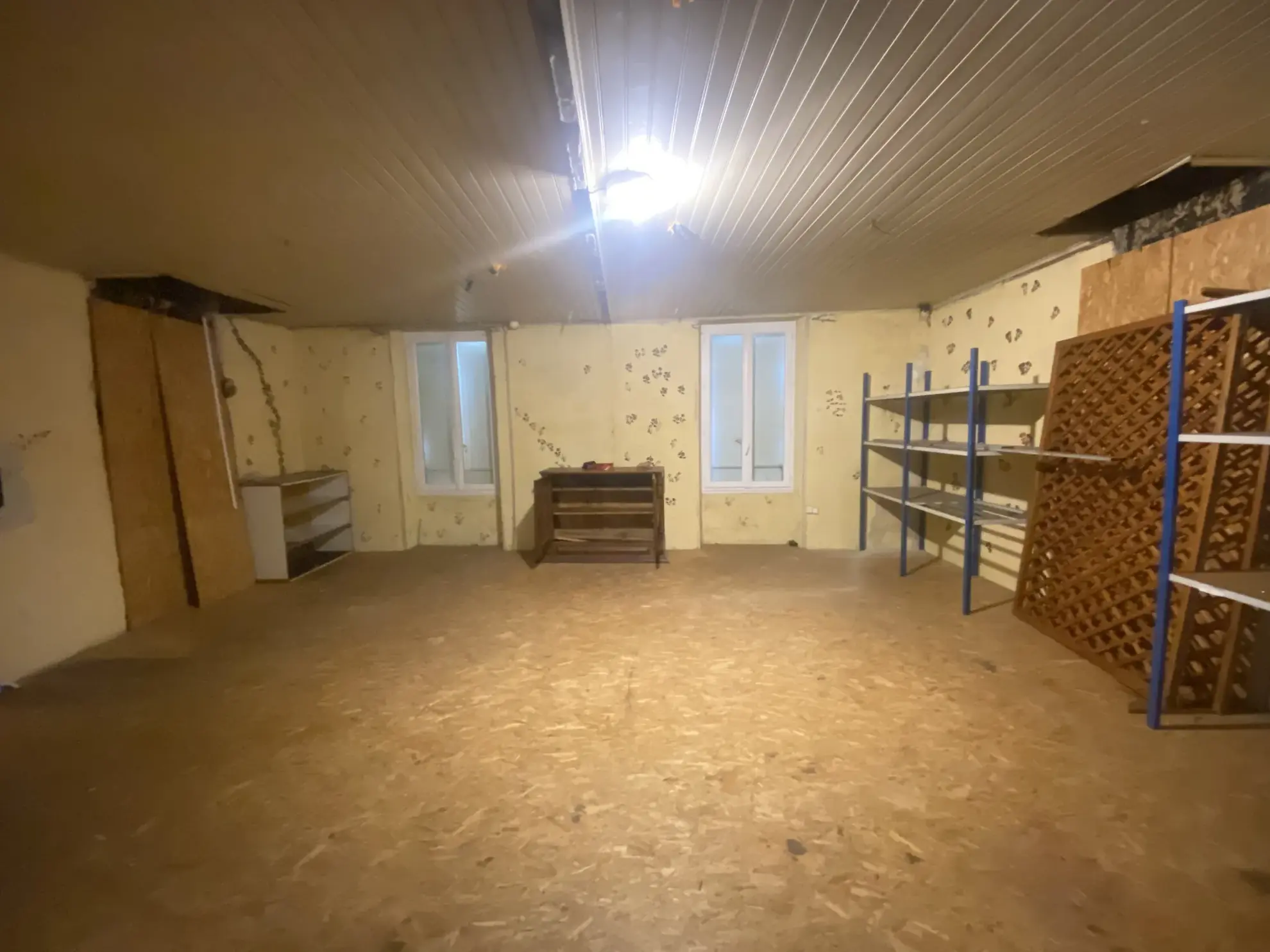 Immeuble en pierre de 370 m² au centre de La Réole, idéal pour investissement 