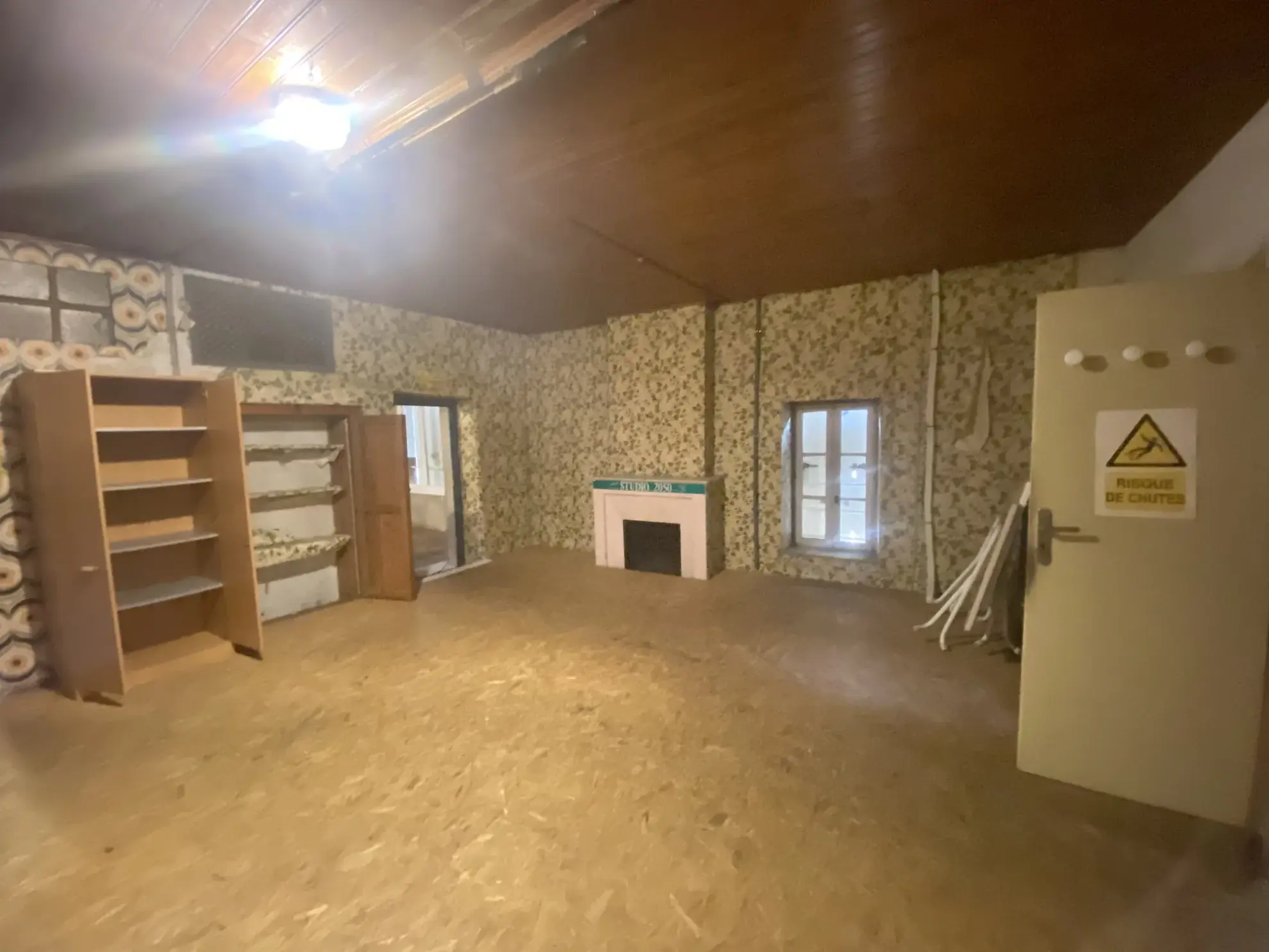 Immeuble en pierre de 370 m² au centre de La Réole, idéal pour investissement 
