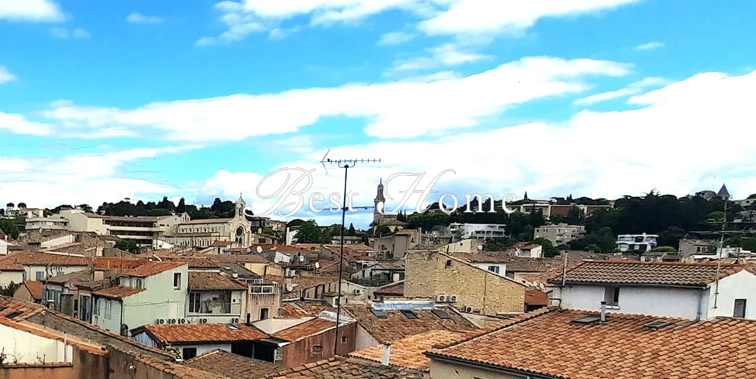 Appartement 2 pièces lumineux avec vue dans le centre de Nîmes à vendre 