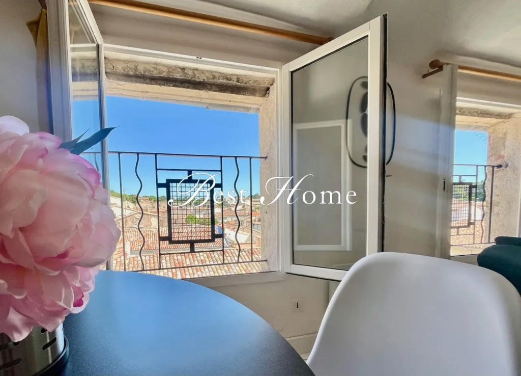 Appartement 2 pièces lumineux avec vue dans le centre de Nîmes à vendre