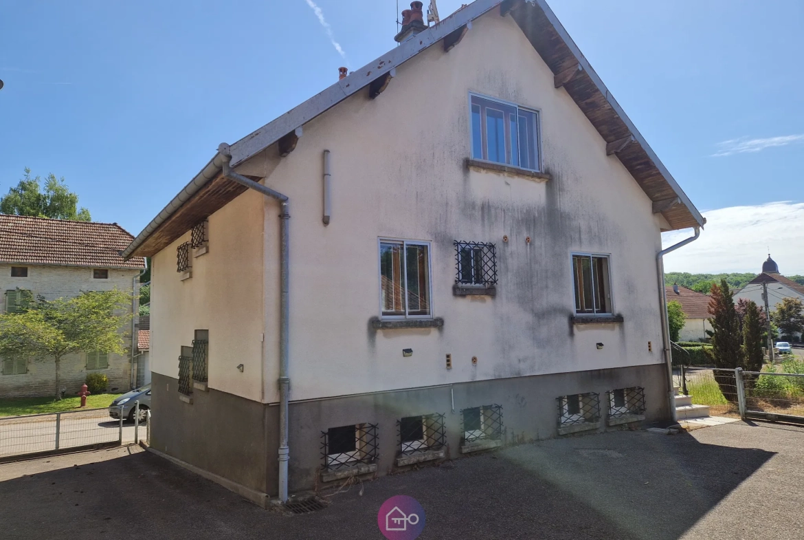Maison à vendre avec potentiel exceptionnel à Pomoy (70) - Grand terrain et dépendances 