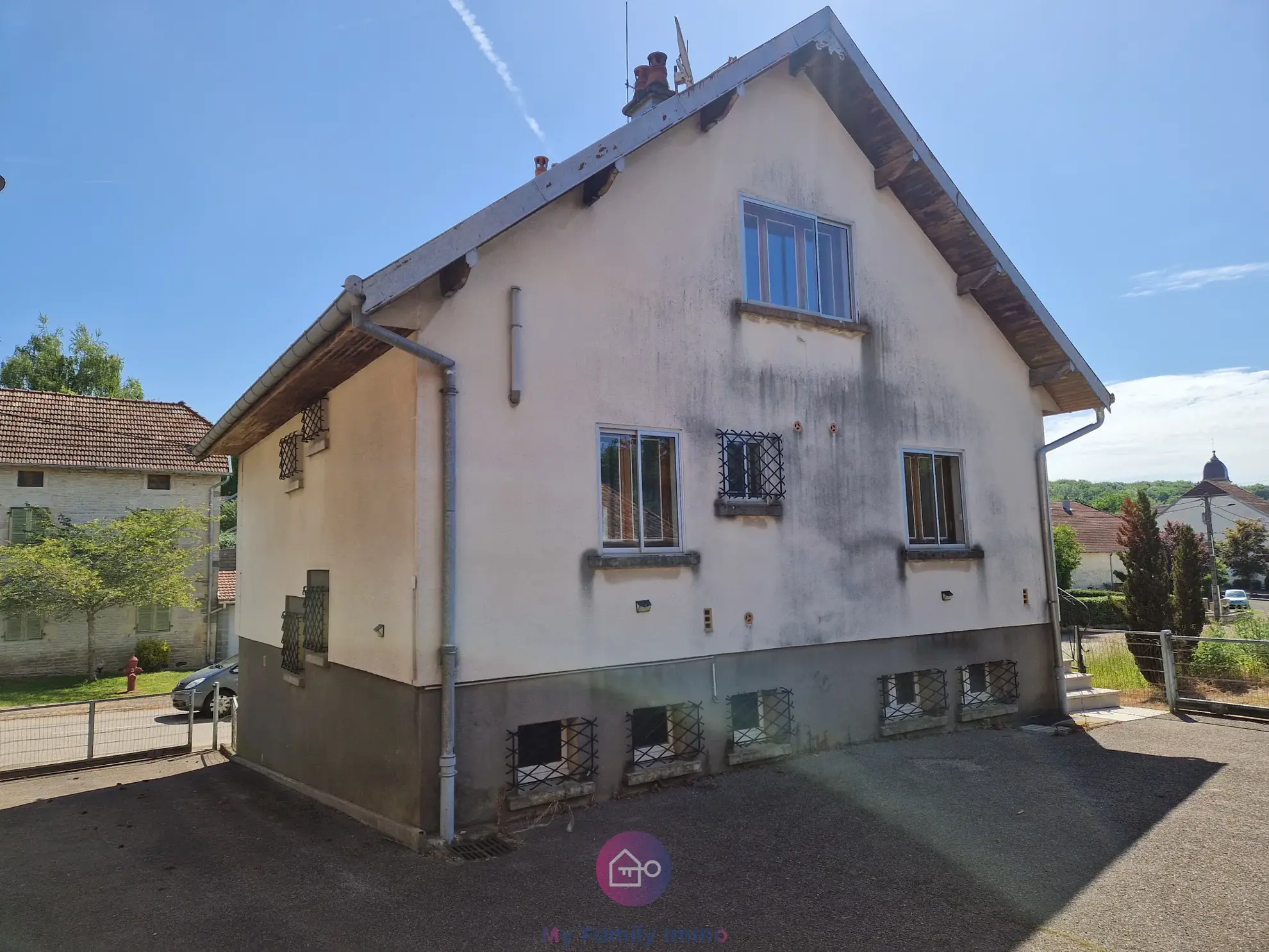 Maison à vendre avec potentiel exceptionnel à Pomoy (70) - Grand terrain et dépendances 