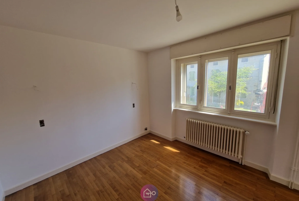 Maison à vendre avec potentiel exceptionnel à Pomoy (70) - Grand terrain et dépendances 
