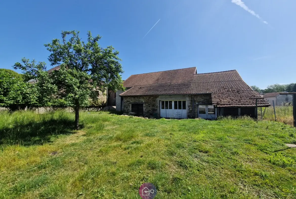 Maison à vendre avec potentiel exceptionnel à Pomoy (70) - Grand terrain et dépendances 