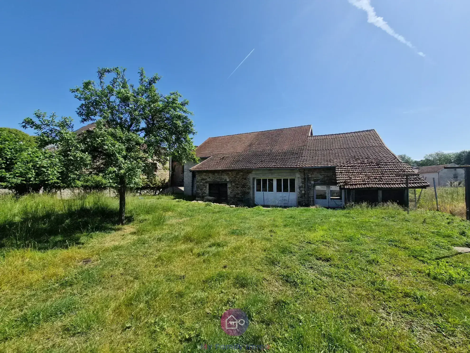 Maison à vendre avec potentiel exceptionnel à Pomoy (70) - Grand terrain et dépendances 