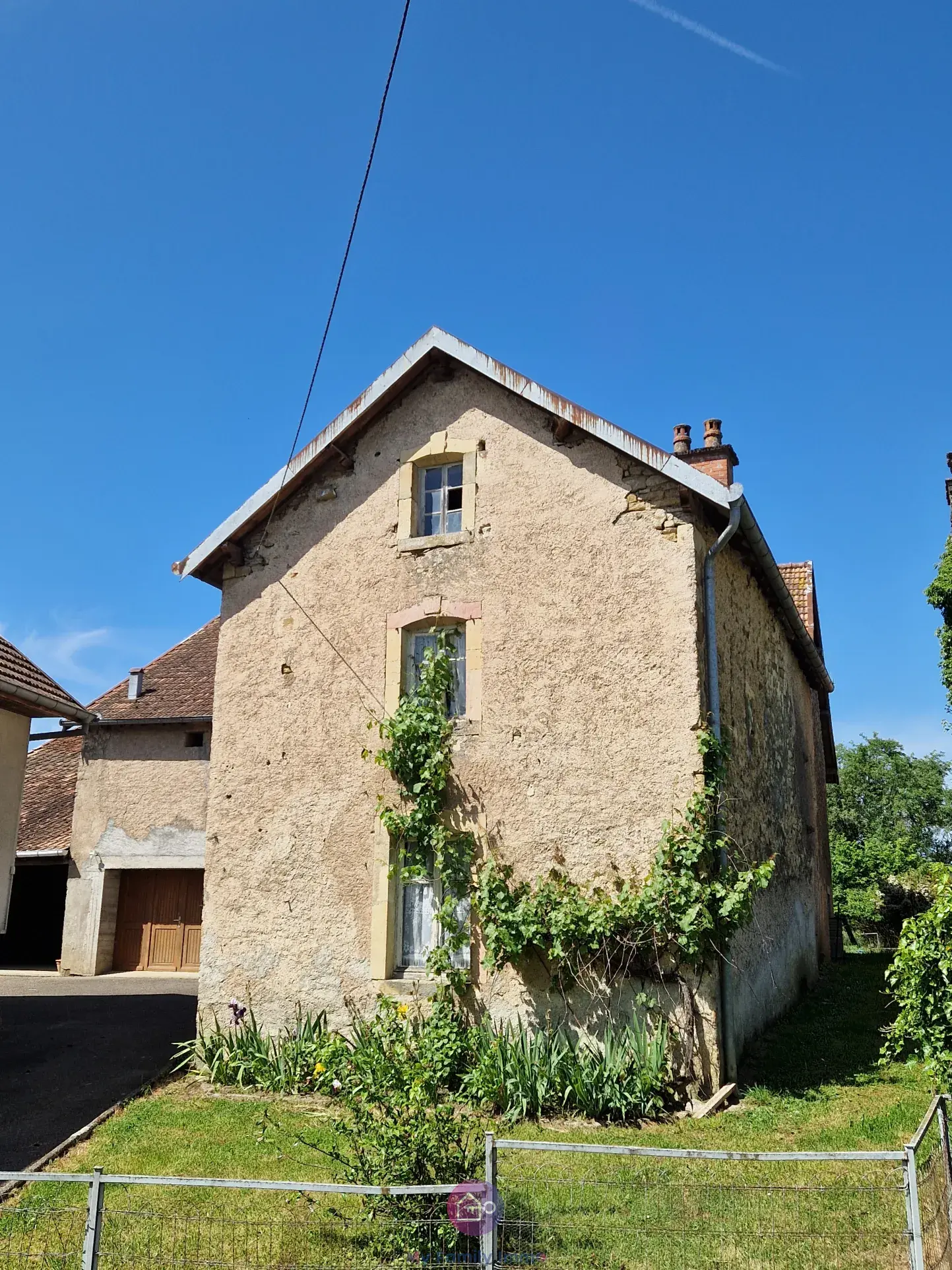 Maison à vendre avec potentiel exceptionnel à Pomoy (70) - Grand terrain et dépendances 