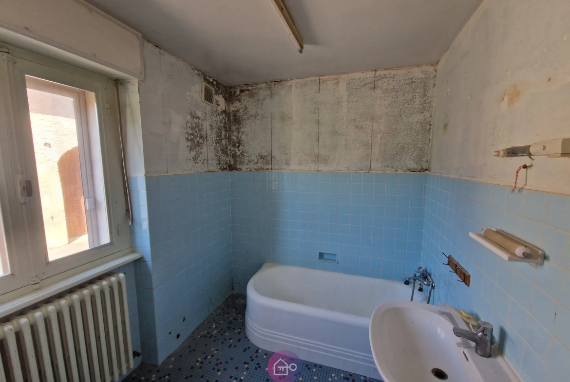 Maison à vendre avec potentiel exceptionnel à Pomoy (70) - Grand terrain et dépendances 