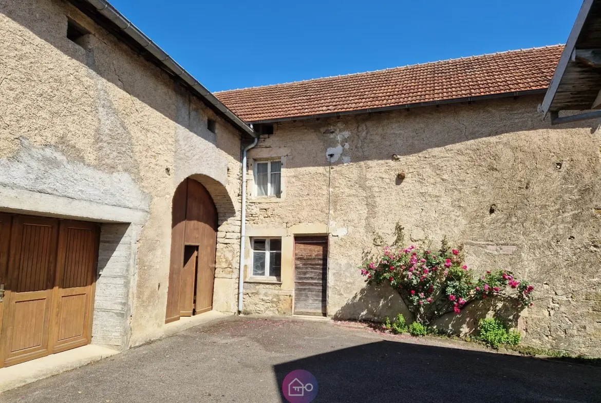Maison à vendre avec potentiel exceptionnel à Pomoy (70) - Grand terrain et dépendances 