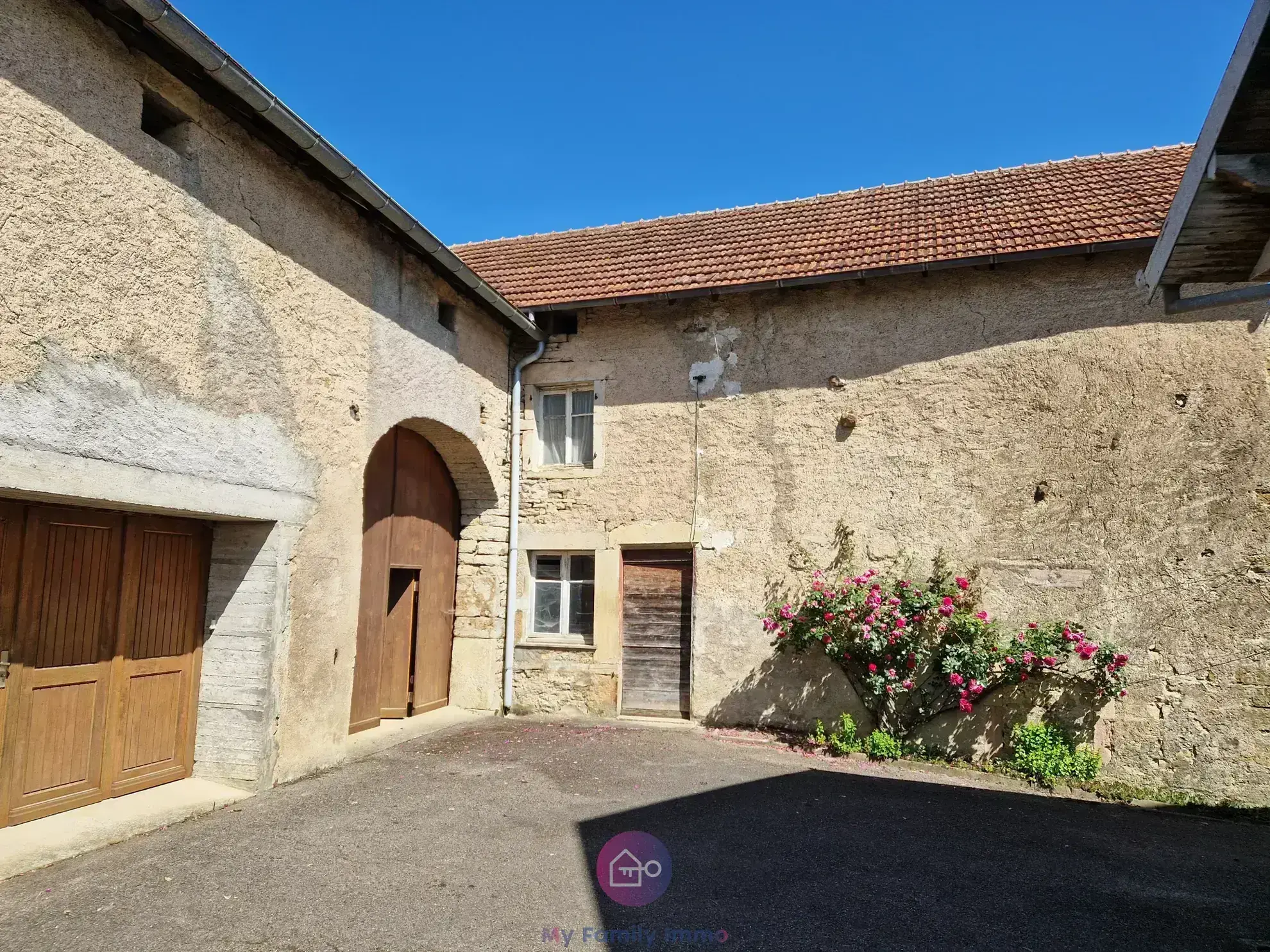 Maison à vendre avec potentiel exceptionnel à Pomoy (70) - Grand terrain et dépendances 