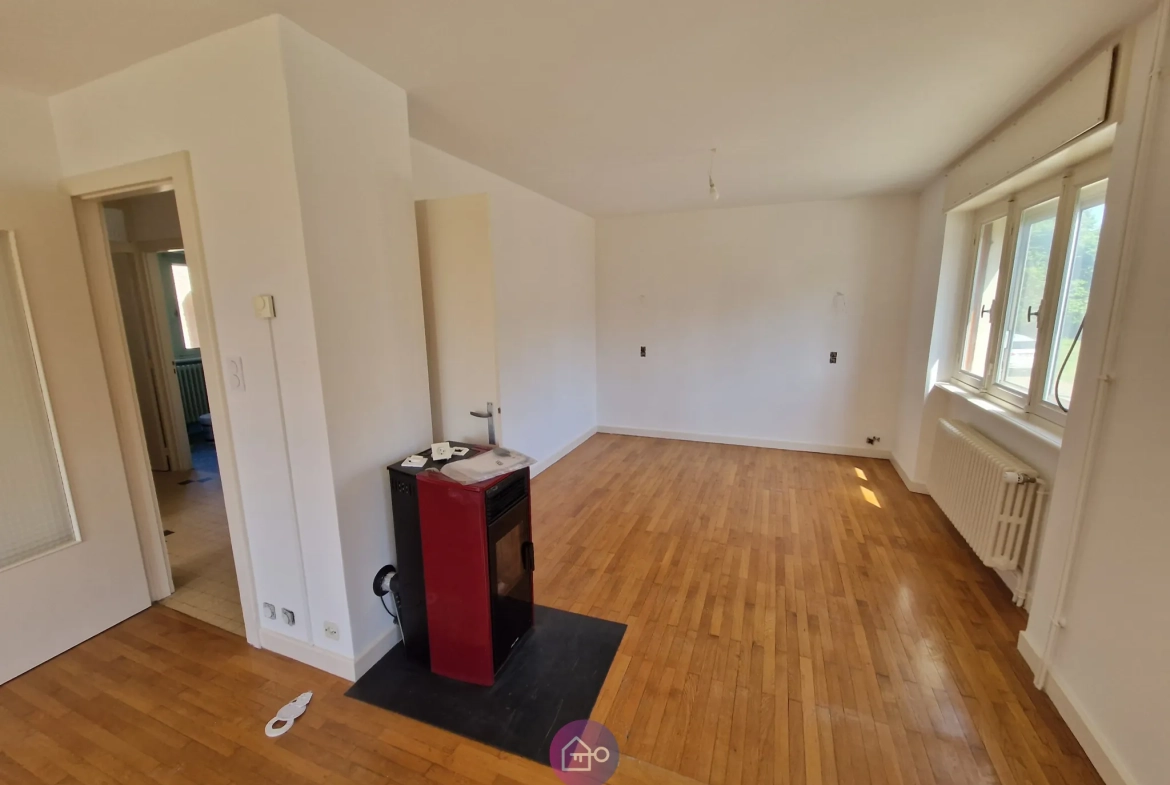 Maison à vendre avec potentiel exceptionnel à Pomoy (70) - Grand terrain et dépendances 