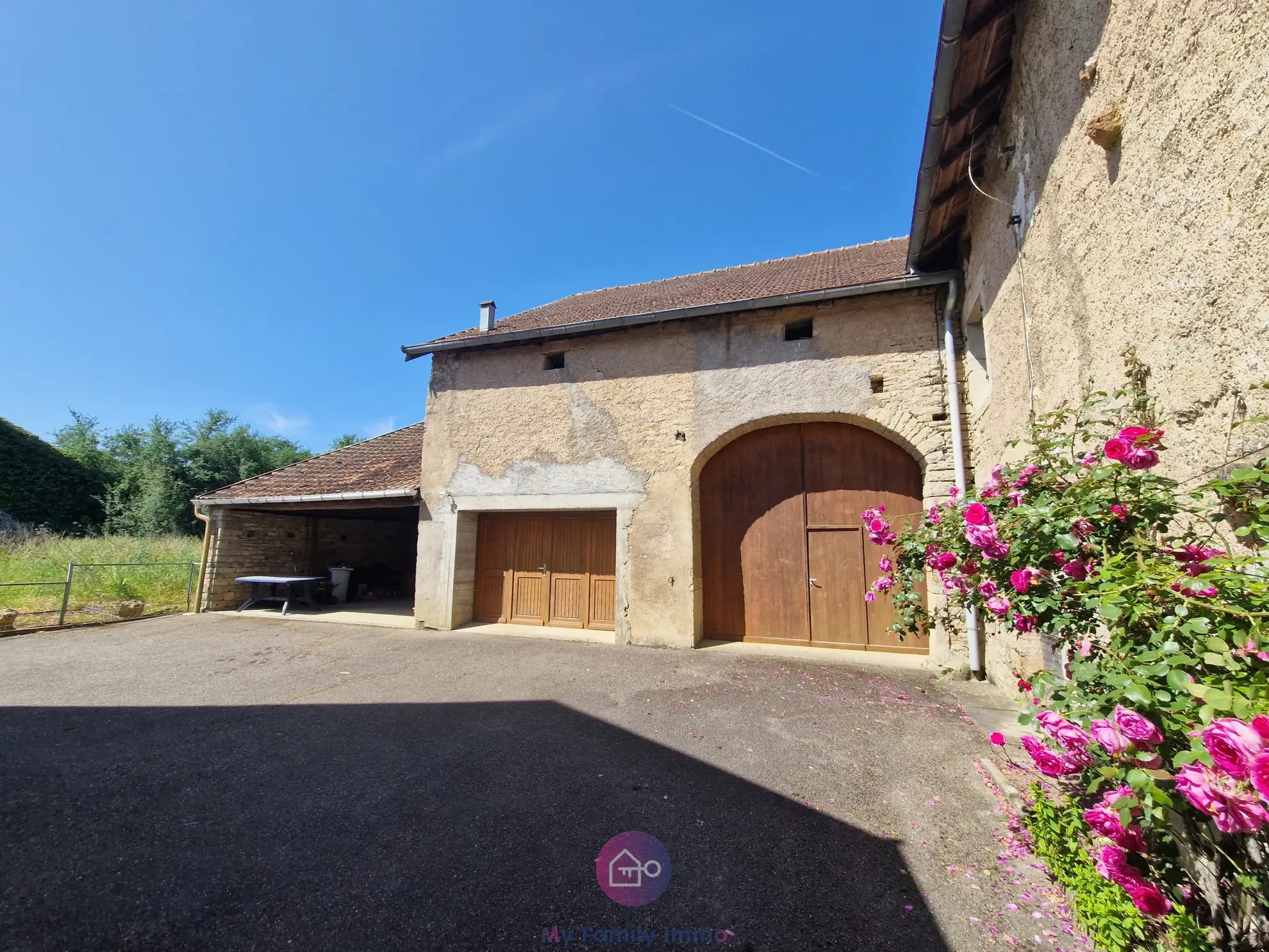 Maison à vendre avec potentiel exceptionnel à Pomoy (70) - Grand terrain et dépendances 