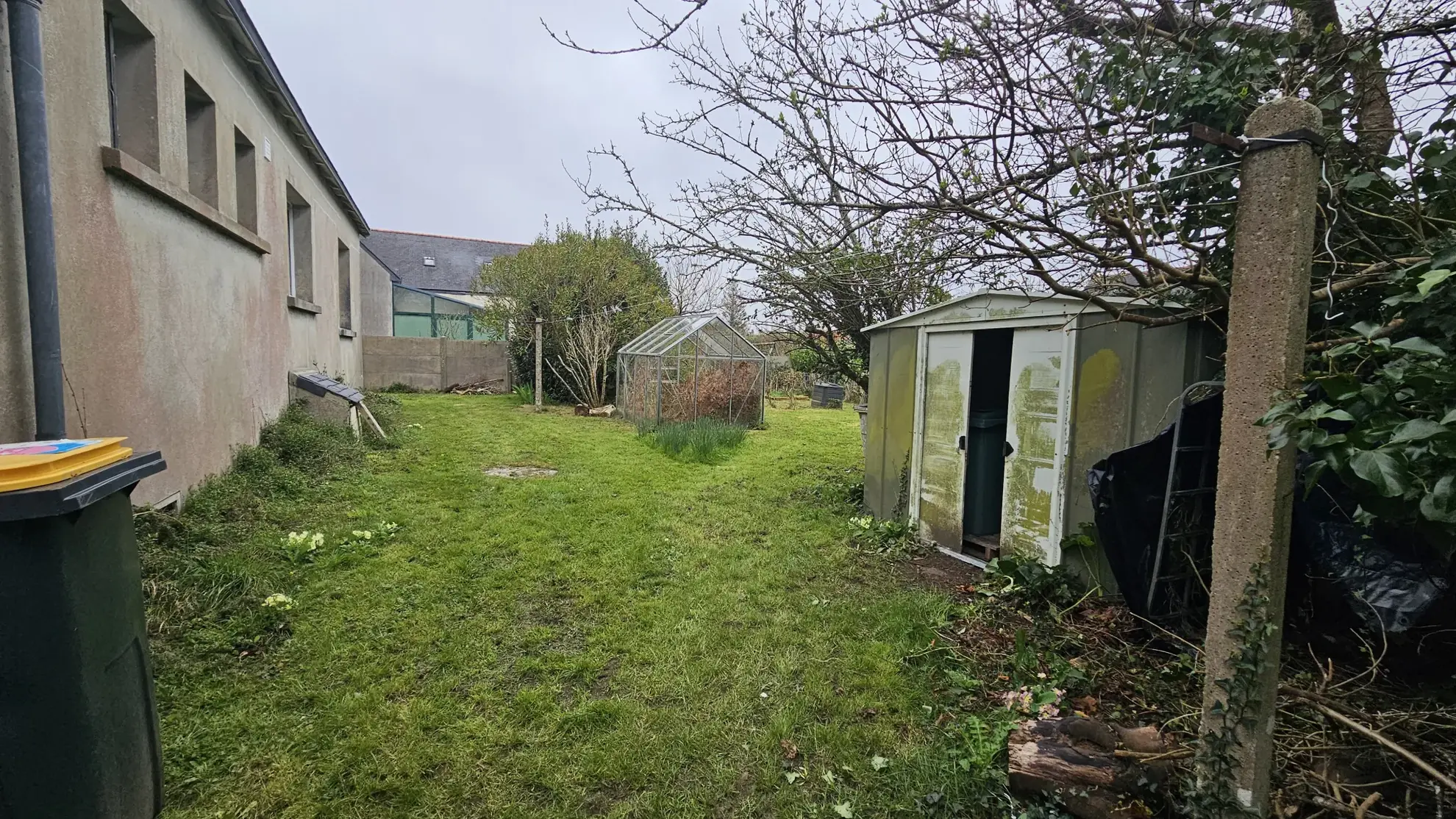 Maison néo-bretonne à proximité du centre-ville de Lanveoc – 4 chambres, grand volume 