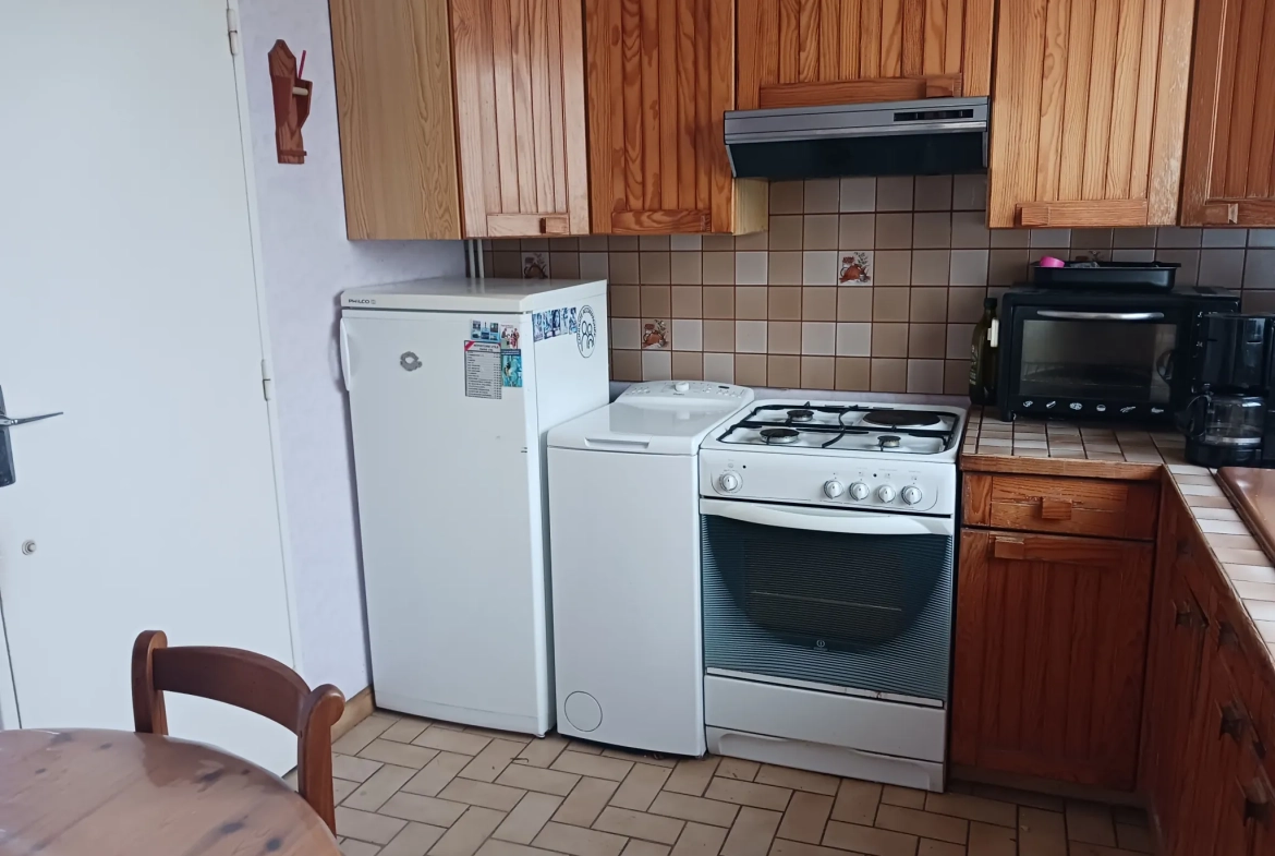 Maison de 98 m² à vendre à Condé-sur-Sarthe avec jardin et garage 