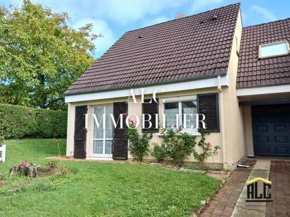 Maison de 98 m² à vendre à Condé-sur-Sarthe avec jardin et garage