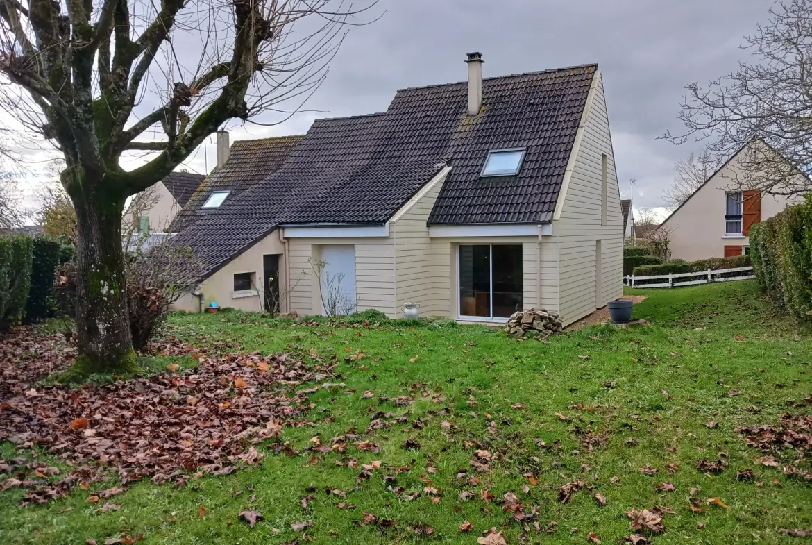 Maison de 98 m² à vendre à Condé-sur-Sarthe avec jardin et garage 