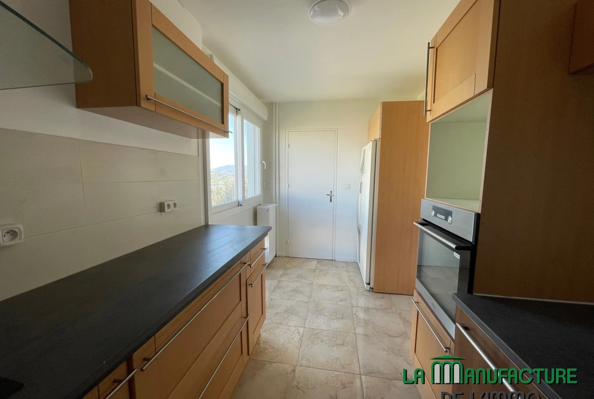 Appartement T2 rénové avec balcon et cave à Saint-Étienne - Montreynaud 
