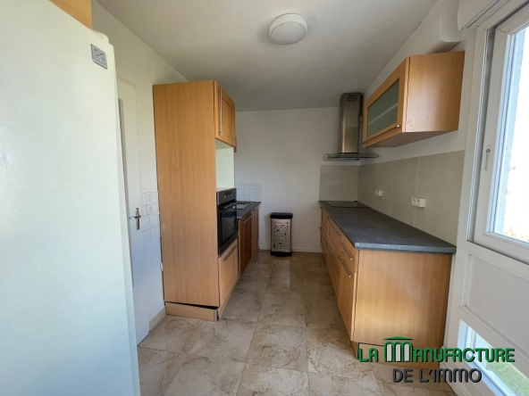 Appartement T2 rénové avec balcon et cave à Saint-Étienne - Montreynaud
