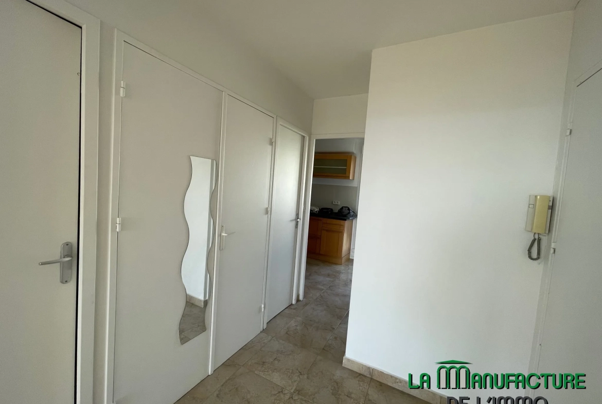 Appartement T2 rénové avec balcon et cave à Saint-Étienne - Montreynaud 