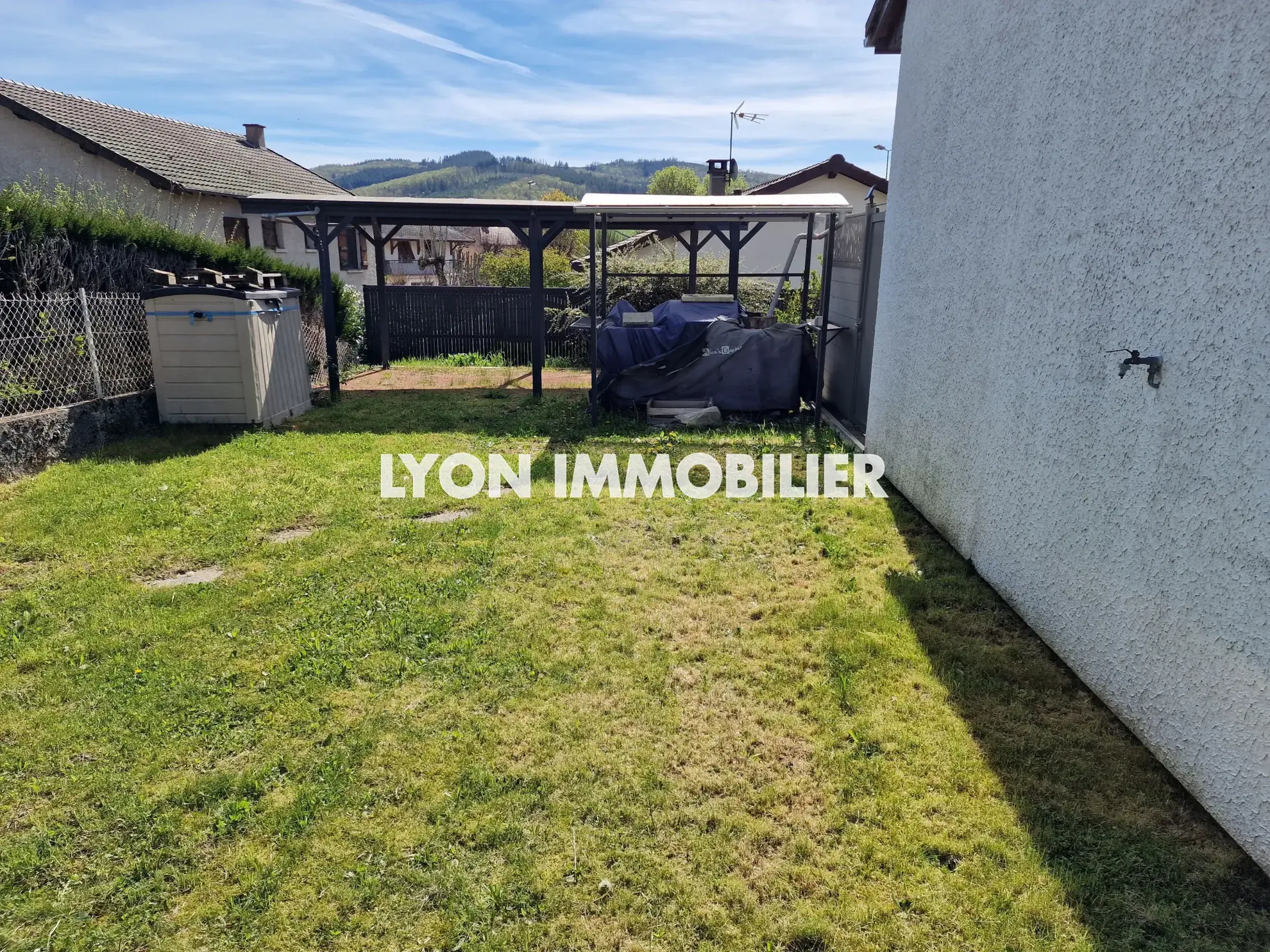 Maison de plain-pied à vendre à Matour, 80 m², jardin et terrasse en Bourgogne 