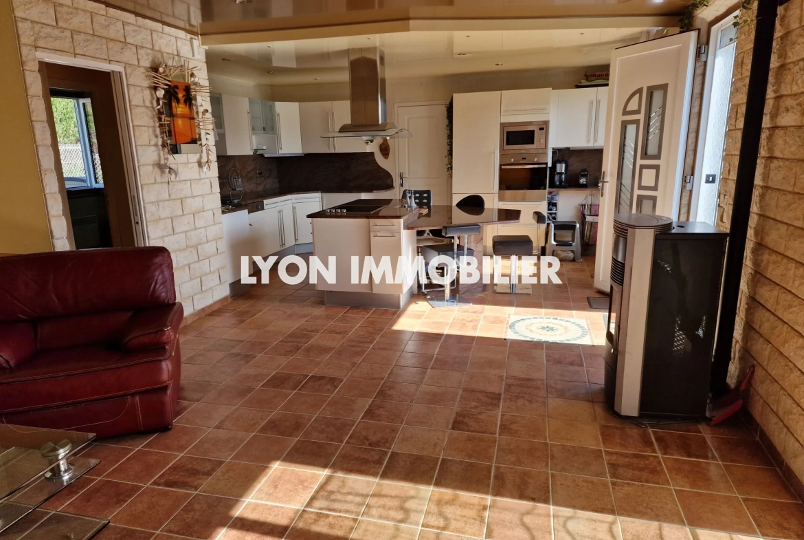 Maison de plain-pied à vendre à Matour, 80 m², jardin et terrasse en Bourgogne 