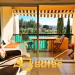 Studio rénové avec terrasse et vue mer à Bandol, proche du port