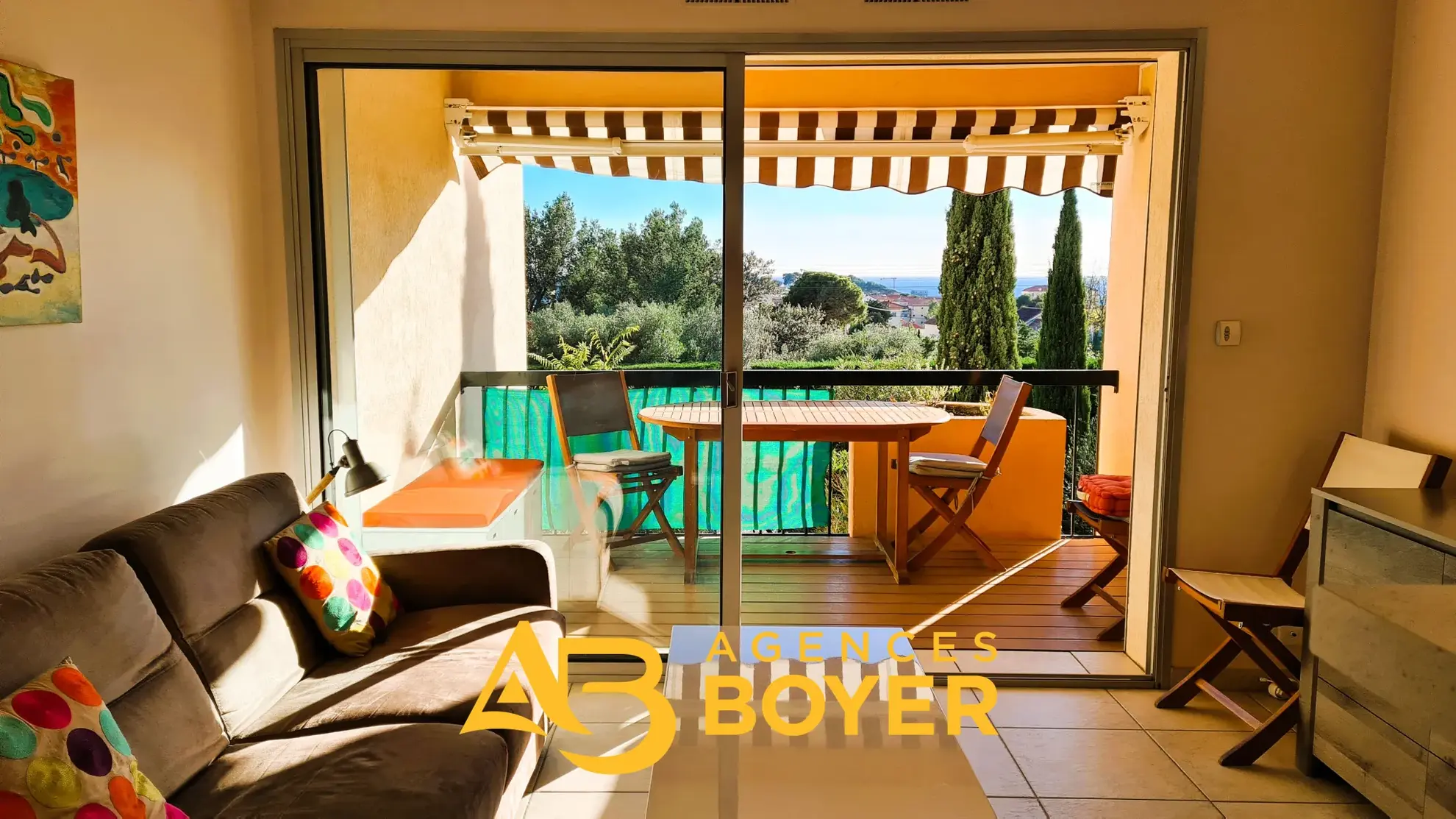 Studio rénové avec terrasse et vue mer à Bandol, proche du port 