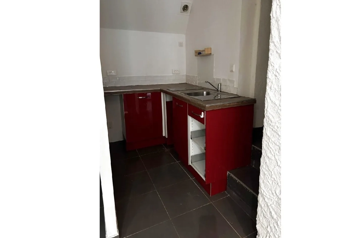 Appartement rénové de 31,50 m² à Pourrières, idéal pour investissement ou première acquisition 