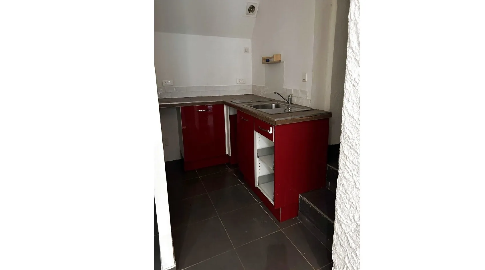 Appartement rénové de 31,50 m² à Pourrières, idéal pour investissement ou première acquisition 