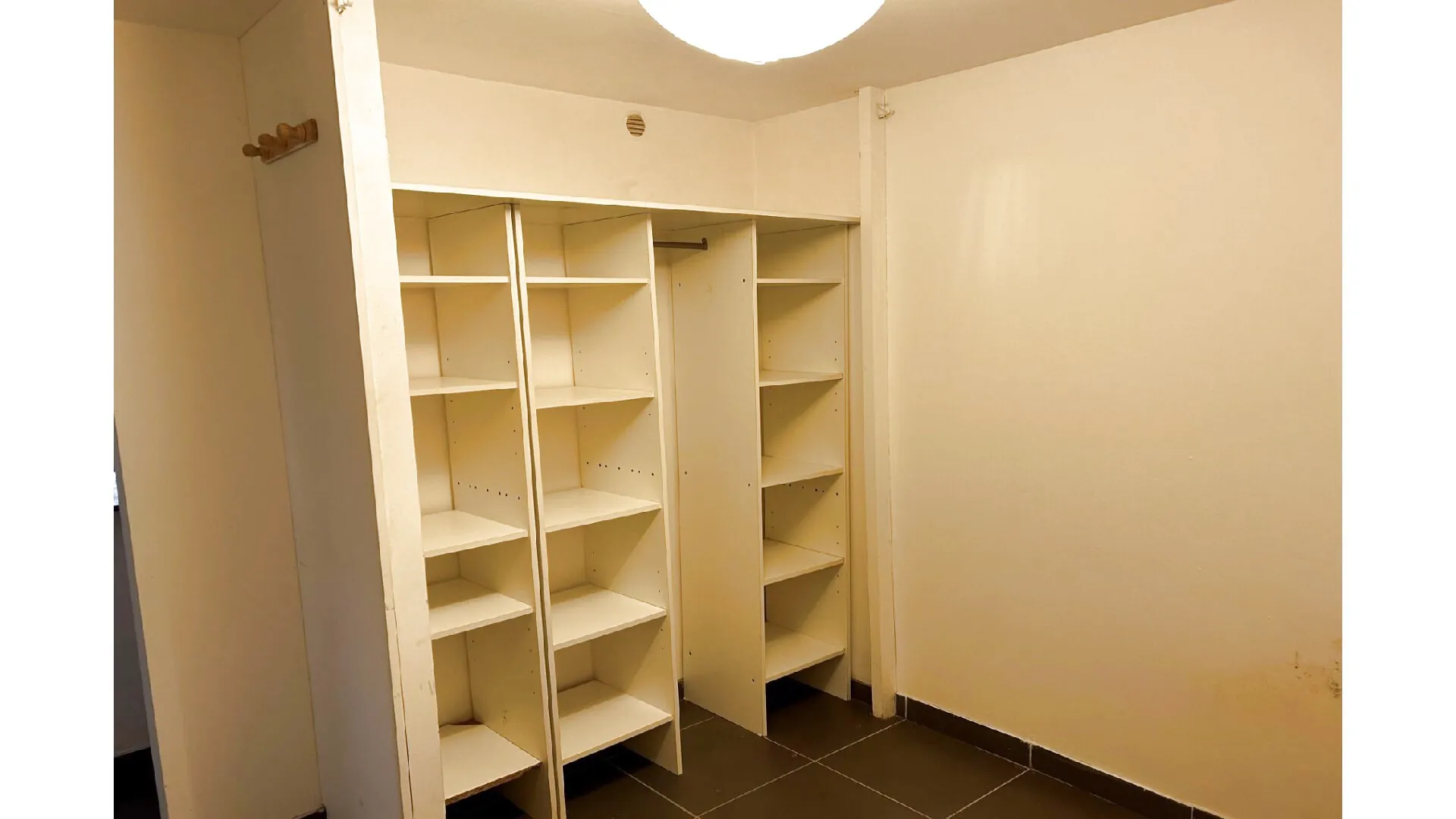 Appartement rénové de 31,50 m² à Pourrières, idéal pour investissement ou première acquisition 