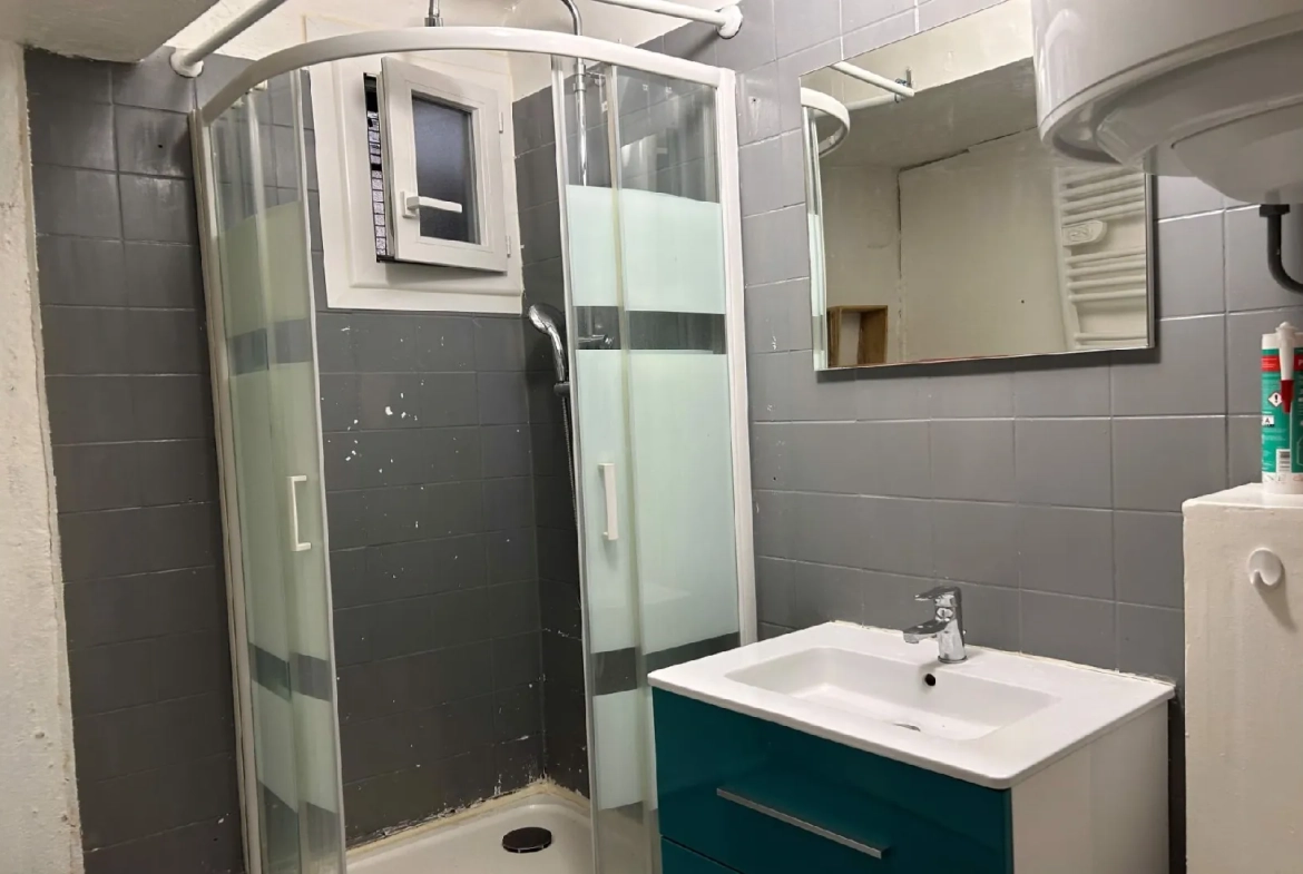 Appartement rénové de 31,50 m² à Pourrières, idéal pour investissement ou première acquisition 