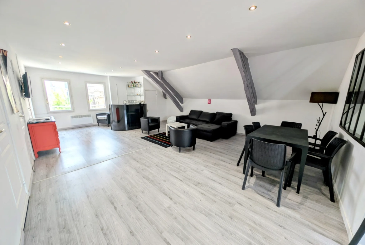 Bel appartement T4 à Troyes avec vue sur la cathédrale, lumineux et rénové 