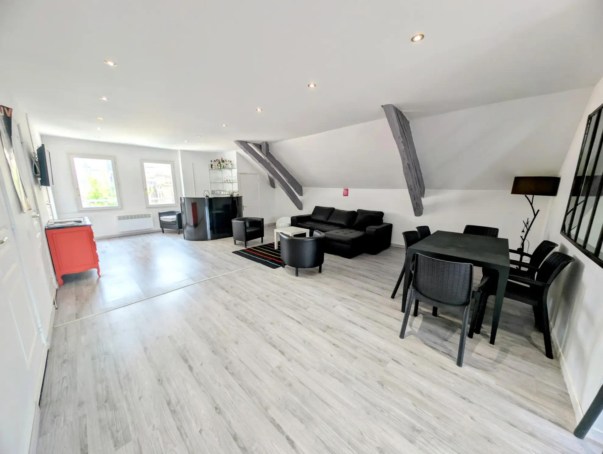 Bel appartement T4 à Troyes avec vue sur la cathédrale, lumineux et rénové 